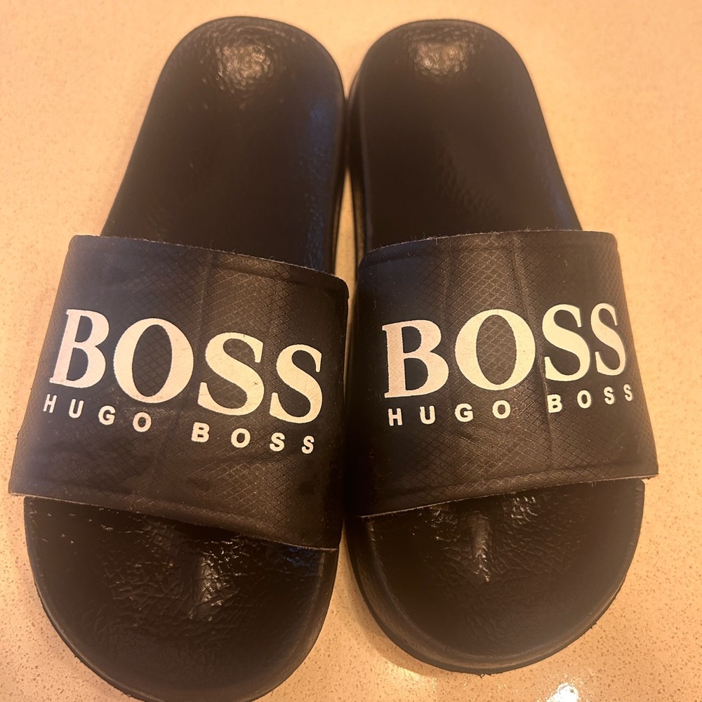 Beautiful boys slipper 
Hugo Boss 
Great condition